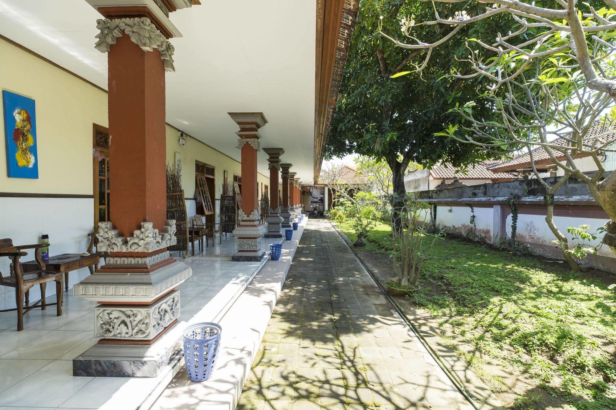 Отель Reddoorz @ Tanjung Benoa Нуса-Дуа Экстерьер фото