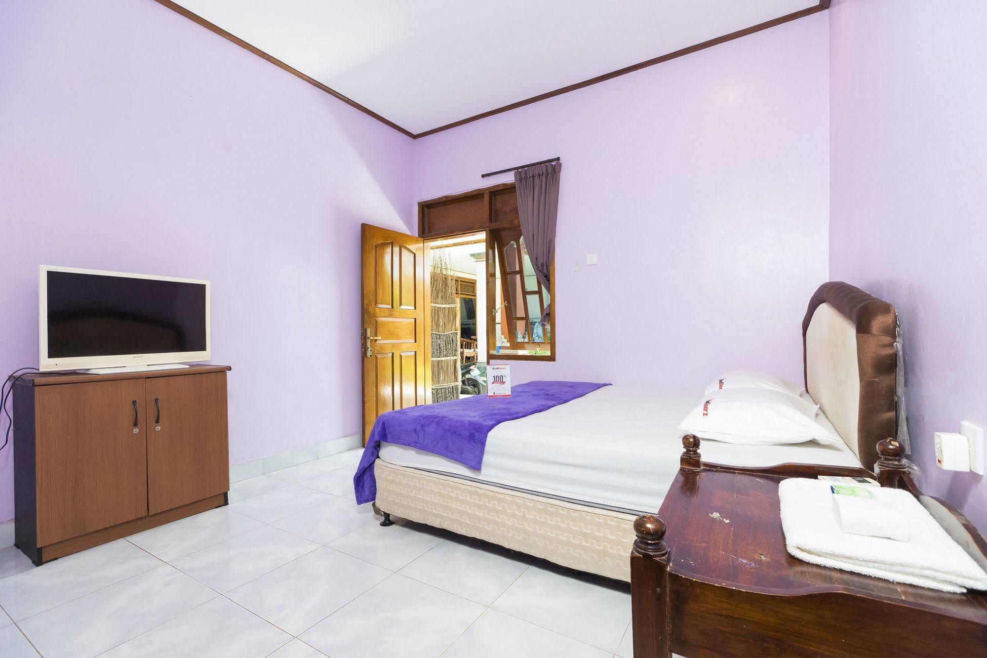 Отель Reddoorz @ Tanjung Benoa Нуса-Дуа Экстерьер фото