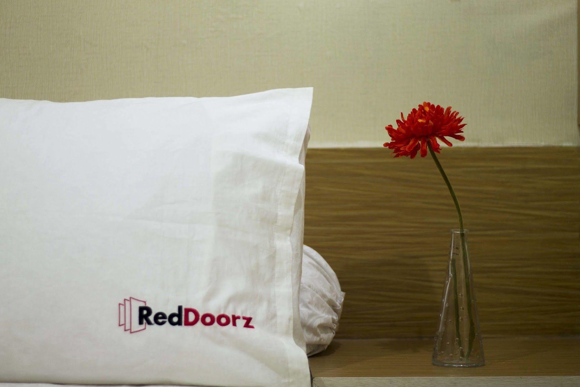 Отель Reddoorz @ Tanjung Benoa Нуса-Дуа Экстерьер фото
